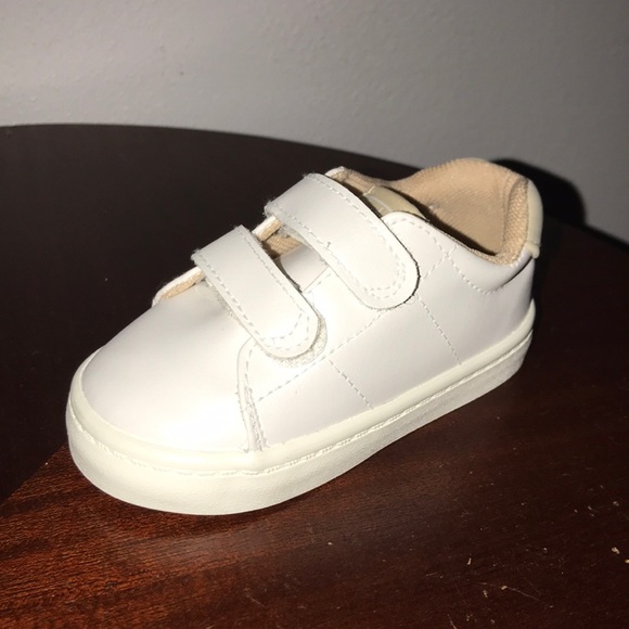 toddlers white shoes